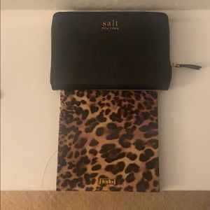 Magnetic makeup palettes.